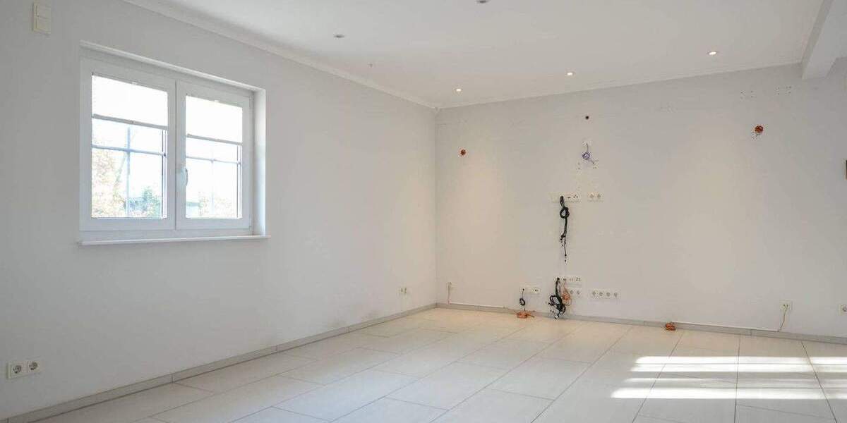 Neubaucharakter trifft Wohlfühloase: Hochwertig ausgestattetes Einfamilienhaus mit Außenpool! 6 zimmer