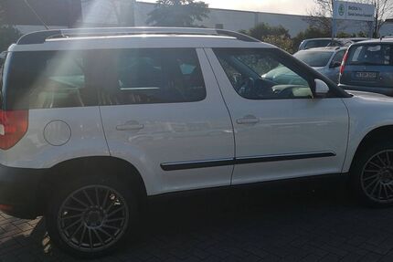 Skoda Yeti 73.000 km 12.800 &euro; Düsseldorf 40625