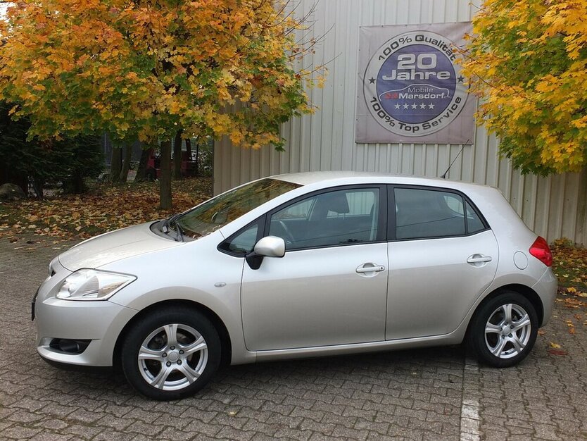 Toyota Auris 1.6i SOL ALLE INSPEKTIONEN GARAGENWAGEN 174.885 km 5.704 € Köln 50858