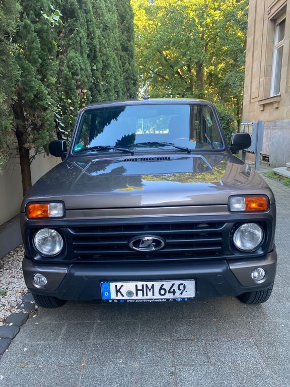 Lada Urban 16.150 km 14.650 € Köln 50968