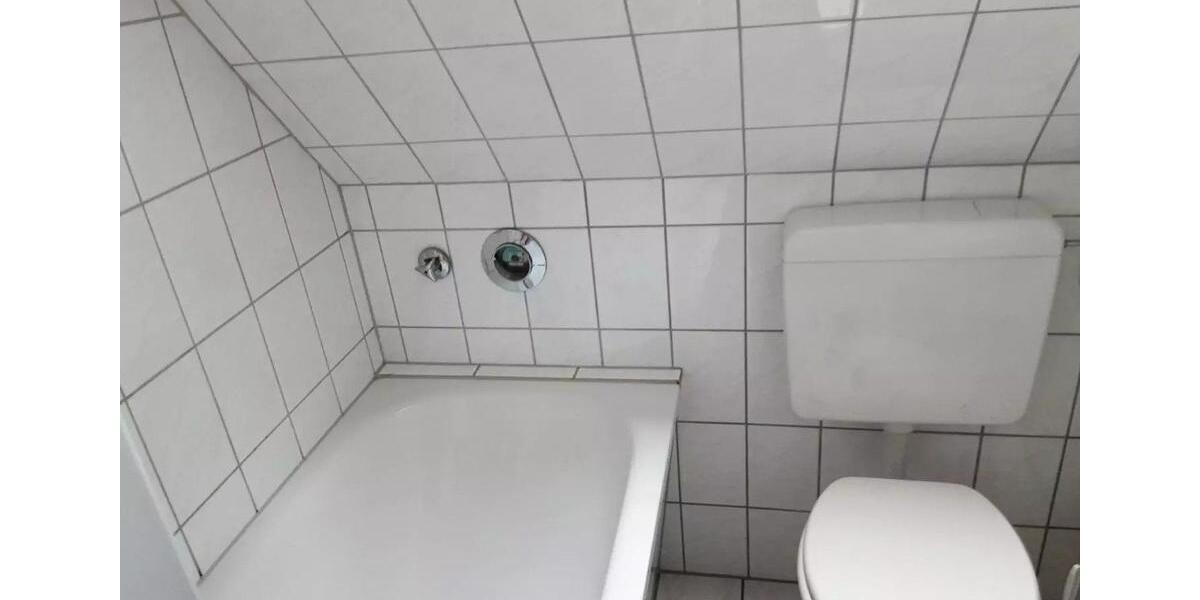 Dachgeschoßwohnung Solingen Mitte - 3 Zimmer, 58 m&sup2;, 490&euro; | Angebot:26414765