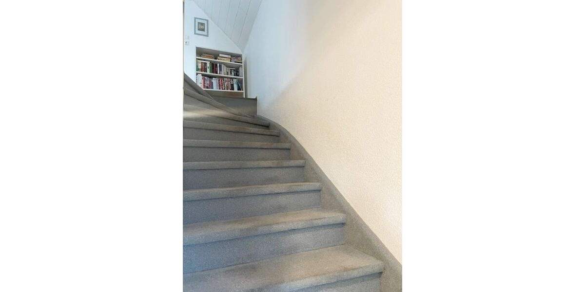 Massives Wohnhaus (DHH) auf großzügigem Grundstück in ruhiger Lage von Dormagen - Nievenheim 3 zimmer