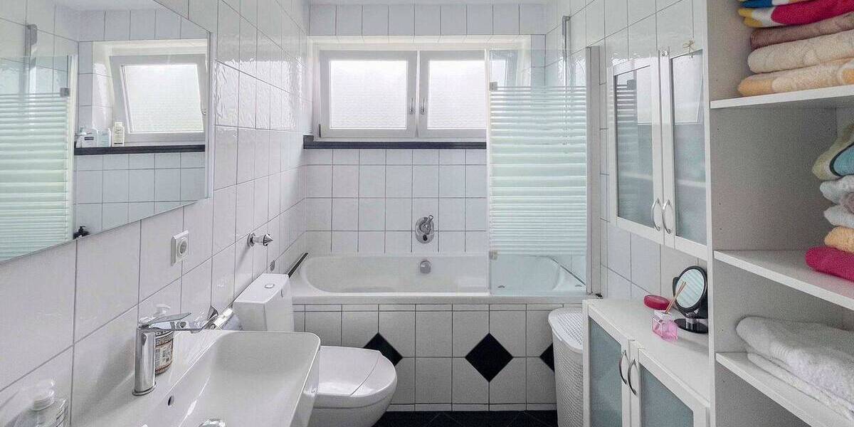 Etagenwohnung Leverkusen Bergisch Neukirchen - 4 Zimmer, 87 m&sup2;, 270.000&euro; | Angebot:26904485