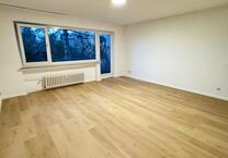 neu renoviertes Studenten-WG-Zimmer mit XL Balkon