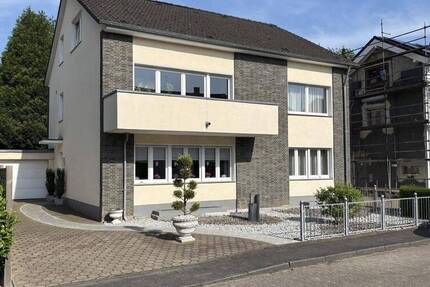 Solides Dreifamilienhaus auf Erbpachtgrundstück 8 zimmer