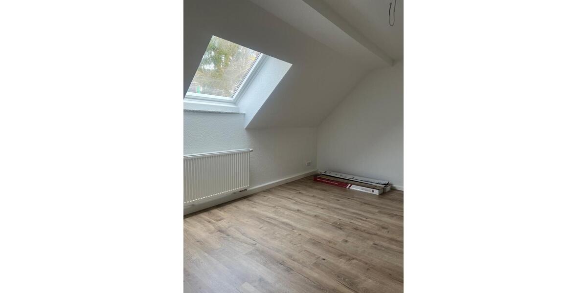 Dachgeschoßwohnung Solingen Central - 4 Zimmer, 80 m&sup2;, 750&euro; | Angebot:26135864