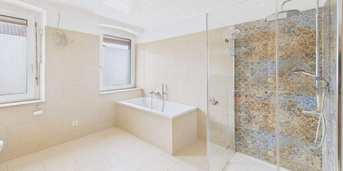 Altbau trifft Moderne - stilvoll sanierte Doppelhaushälfte in Fliesteden 8 zimmer