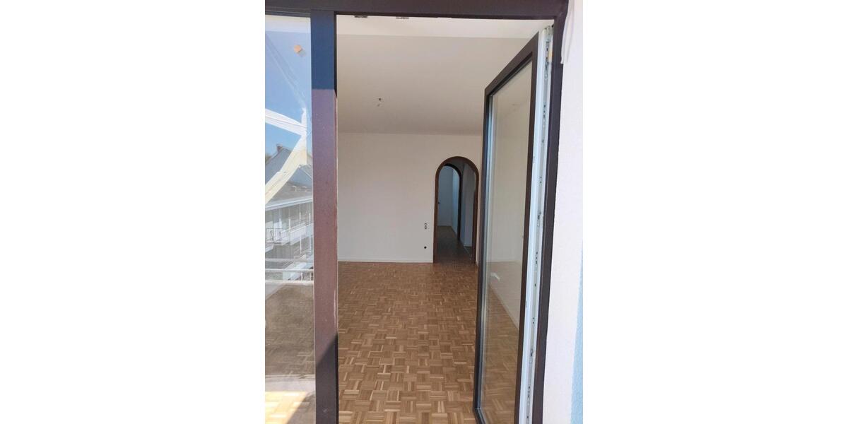 Dachgeschoßwohnung Hilden - 3 Zimmer, 120 m&sup2;, 1.900&euro; | Angebot:26336396