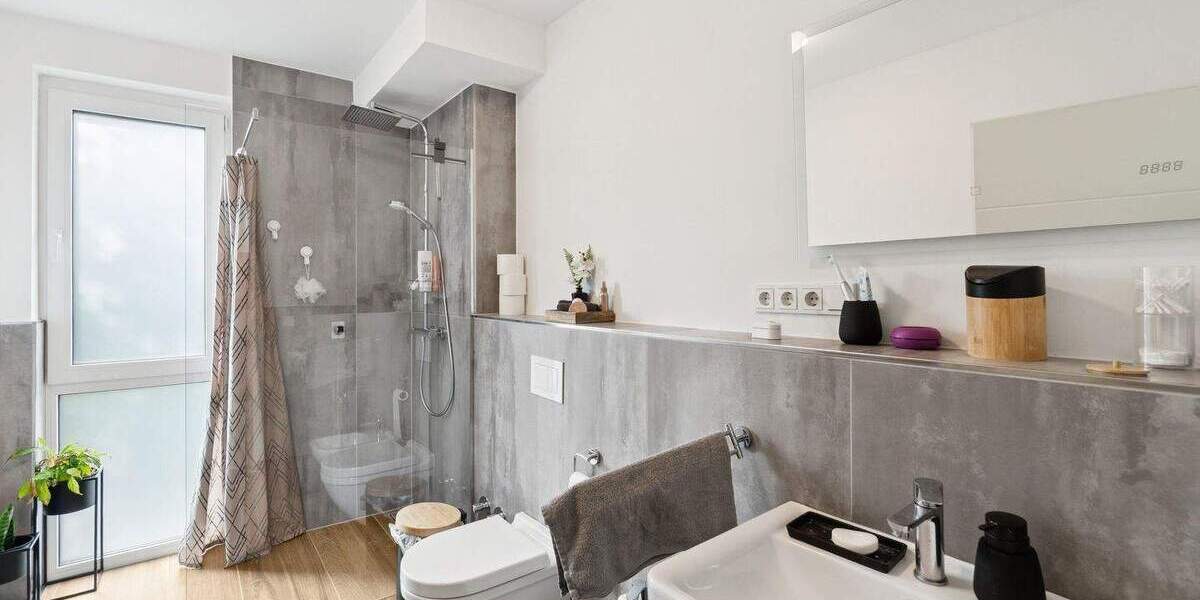 Düsseldorf ganz nah: Hochwertige DHH mit 2 WE, Garten, Garage u. 2. Stellplätzen 8 zimmer