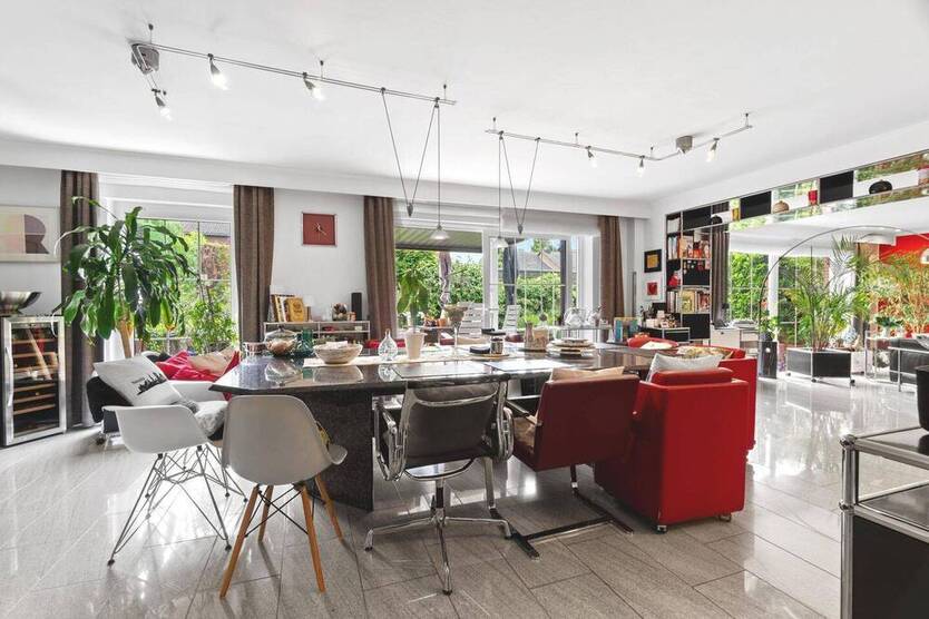 Saniert in 2001 plus Solartechnik: 5-Zi.-Reihenendhaus, großer Anbau, Garage, Stellplatz 5 zimmer