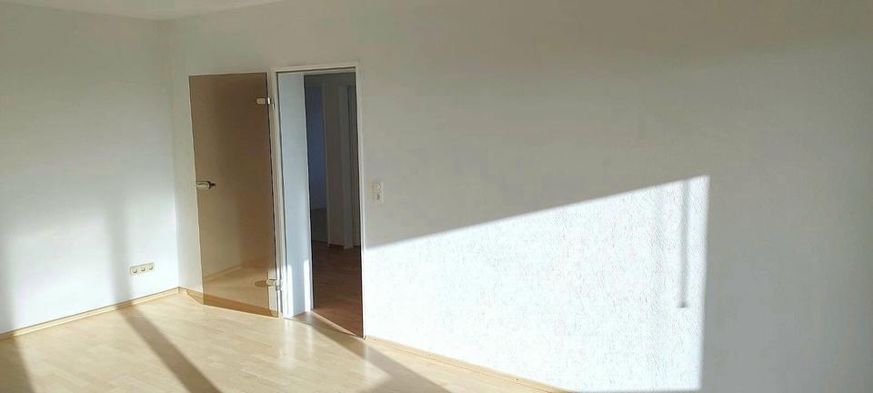 Renovierte 4-Zimmer-Wohnung mit Balkon & Aufzug – EBK, 6. OG, Fre 4 zimmer