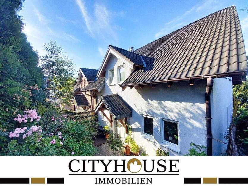 CITYHOUSE: Schöne Doppelhaushälfte mit großem Garten, Hobbyraum Souterrain, Keller, Terrasse 4 zimmer