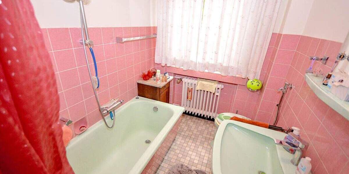 Einfamilienhaus mit sehr großem Grundstück und Lagerhalle in Fischenich 5 zimmer