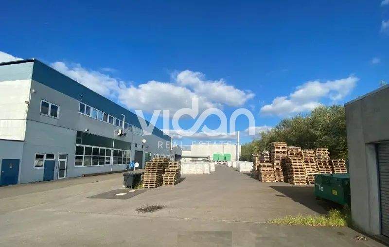 LAGER | PRODUKTION | BÜRO | EBENERDIG | VIDAN REAL ESTATE zimmer