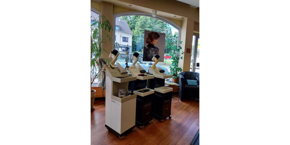 FRISEURSALON-EINRICHTUNG KURZFRISTIG ZU ERKAUFEN 1 zimmer