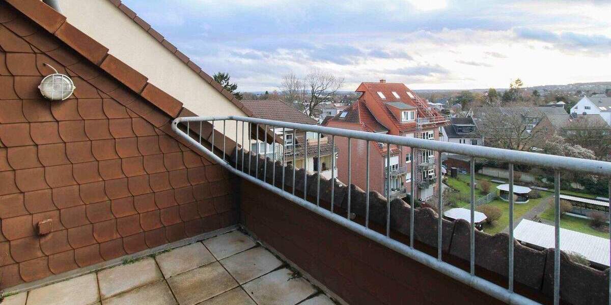 Lichtdurchflutete Dachgeschosswohnung inkl. Stellplatz und Loggia in zentraler Lage von Brühl 2 zimmer