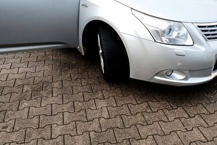 Toyota Avensis 262.000 km 4.500 &euro; Düsseldorf 40233