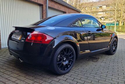 Audi TT 82.688 km 17.900 € Düsseldorf 40593