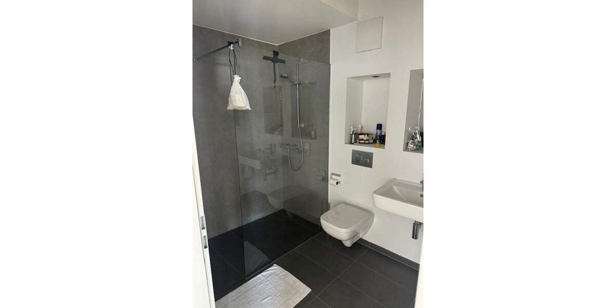 Etagenwohnung Düsseldorf Friedrichstadt - 2 Zimmer, 93 m&sup2;, 1.674&euro; | Angebot:25590400