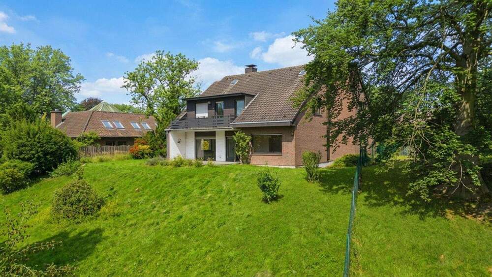 großzügiges, freistehendes Einfamilienhaus mit schönem Garten und Erftblick 6 zimmer