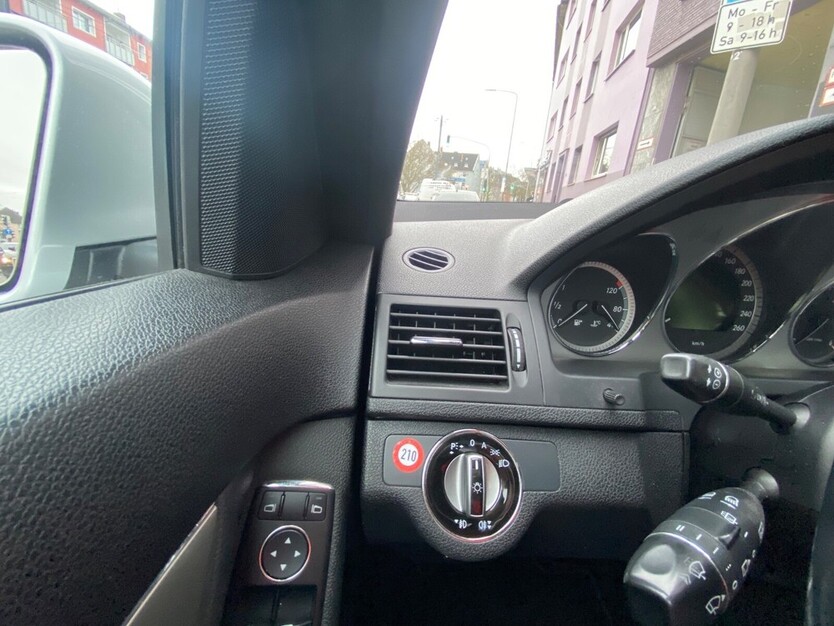 Mercedes-Benz C 350 185.000 km 8.000 € Düsseldorf 40213