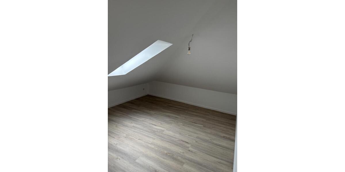 Dachgeschoßwohnung Troisdorf Altenrath - 1 Zimmer, 51 m&sup2;, 650&euro; | Angebot:24429808