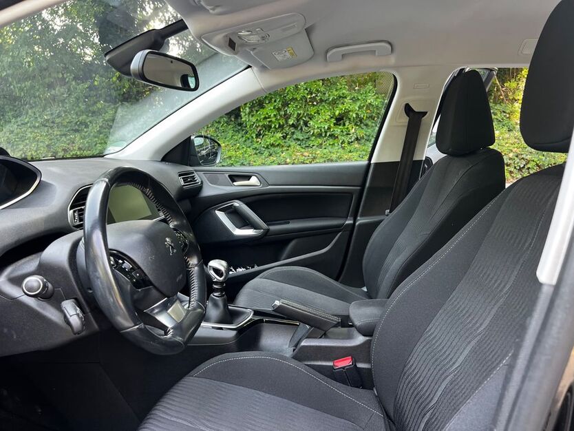 Peugeot 308 180.000 km 5.950 € Neuss 41462