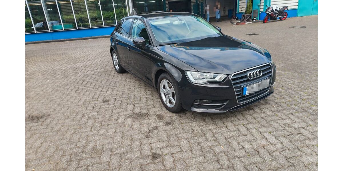 Audi A3 98.000 km 9.900 &euro; Bergisch Gladbach 51469