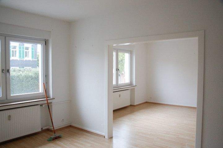 Großzügige Etagenwohnung im Südbezirk 4 zimmer