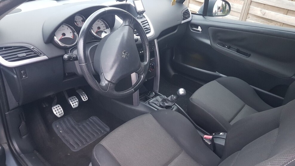 Peugeot 207cc Coupé Sport 141.000 km 3.890 € Pulheim 50259