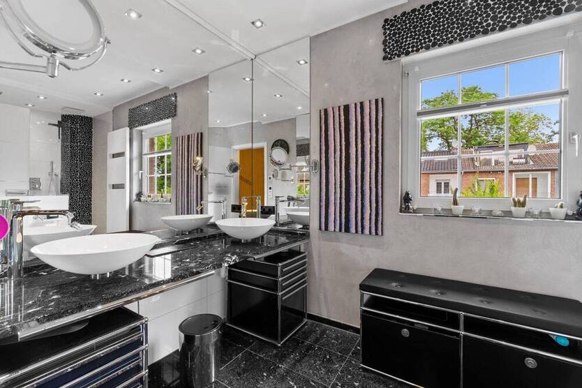 Saniert in 2001 plus Solartechnik: 5-Zi.-Reihenendhaus, großer Anbau, Garage, Stellplatz 5 zimmer