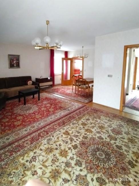 Gute Gelegneheit Großzügig geschnittenes Reihenendhaus mit Balkon, schönem Garten und Garage 6 zimmer