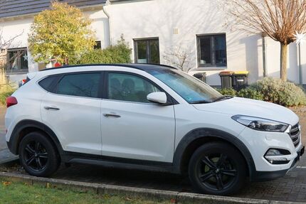 Hyundai TUCSON 99.200 km 15.000 &euro; Köln 50999
