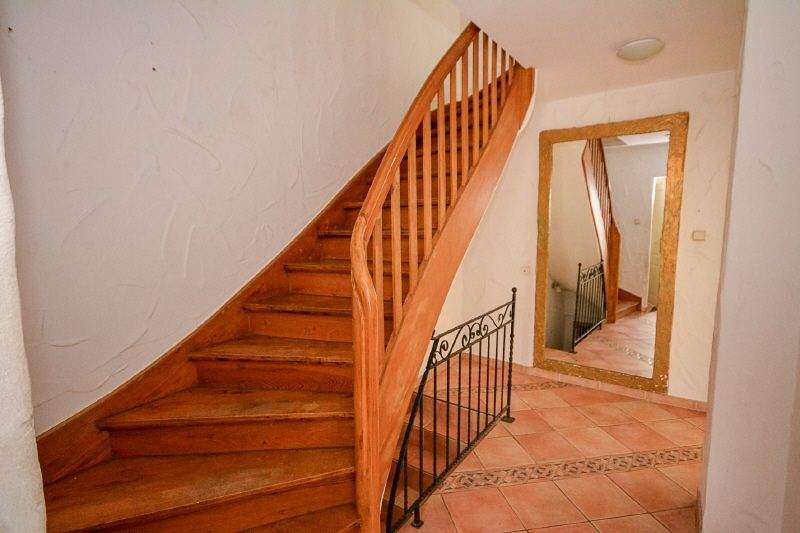 Gepflegtes Reihenhaus mit modernisierter Ausstattung, Garten, Keller und zwei Stellplätzen 5 zimmer