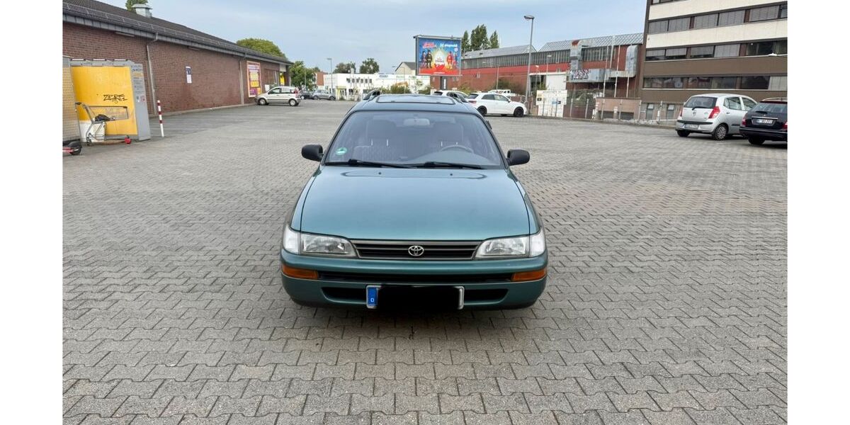 Toyota Corolla 189.000 km 3.300 € Köln 50825