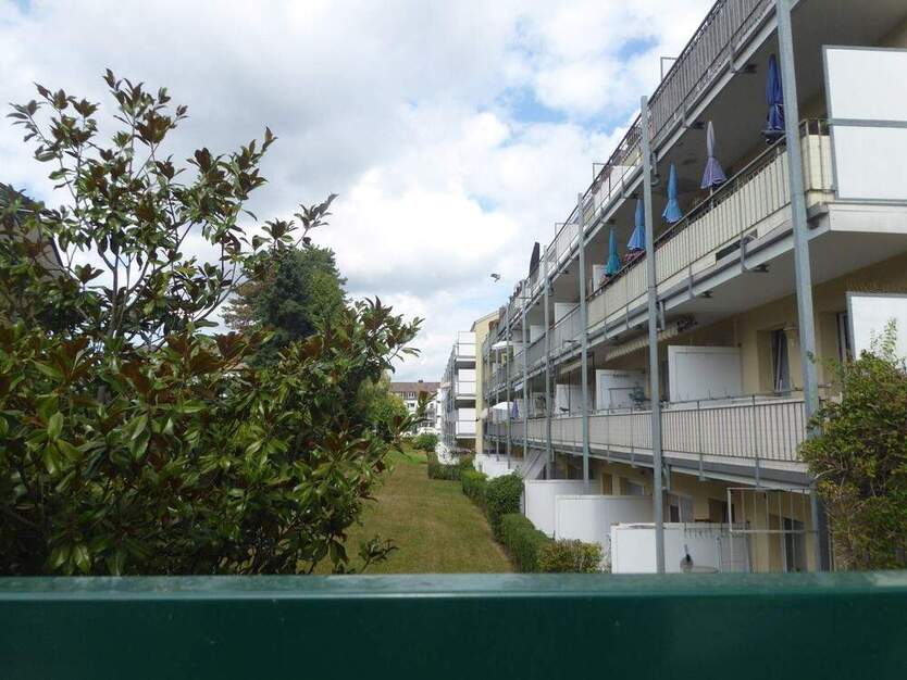 EXKLUSIV KOMPLETT MÖBLIERT EINBAUKÜCHE SANIERTES BAD GROßER BALKON LAMINAT 1. ETAGE WERSTENUNINÄHE 2 zimmer