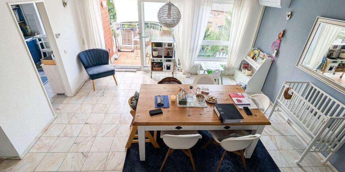 Top-Wohnung mit Aufzug, Klima, Balkon, Dachterrasse und Pkw-Stellplatz in Grevenbroich 4 zimmer