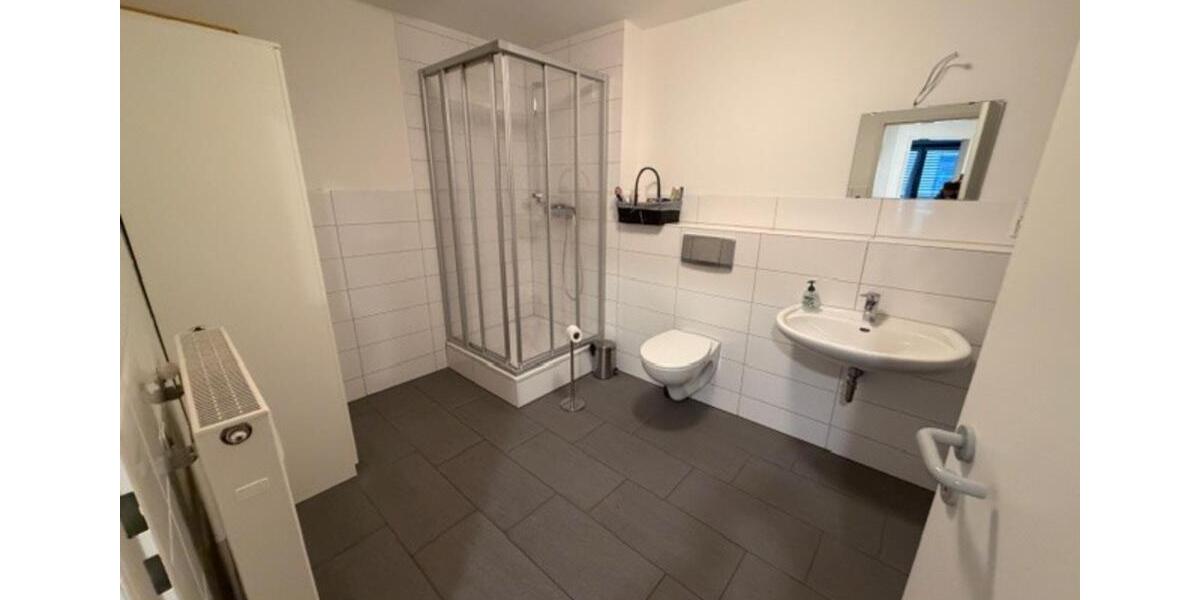 Großzügige 4-Zimmer-Wohnung mit Aufzug im Zentrum von Leverkusen- 4 zimmer