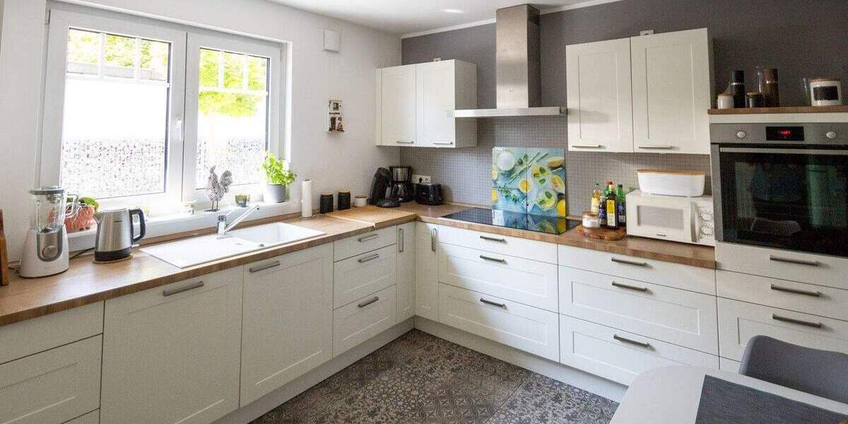 Neuwertiges, freistehendes Einfamilienhaus mit Pool und tollem Garten in zentraler Lage 4 zimmer