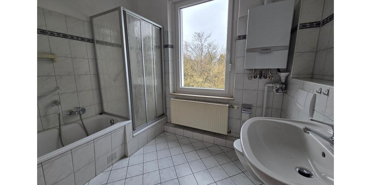 freundliche, helle 3-Zimmer Altbau Wohnung 1. OG in Haan 3 zimmer