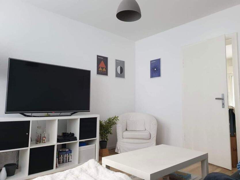 Wunderschöne 2 - Zimmer + Balkon ins Grüne, 4 Minuten vom Barbarossaplatz 2 zimmer