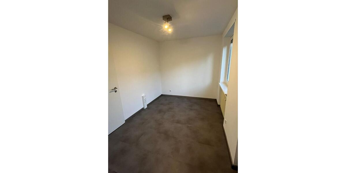 Büroräume mit Lagerhalle und Parkplätzen in Grevenbroich zimmer