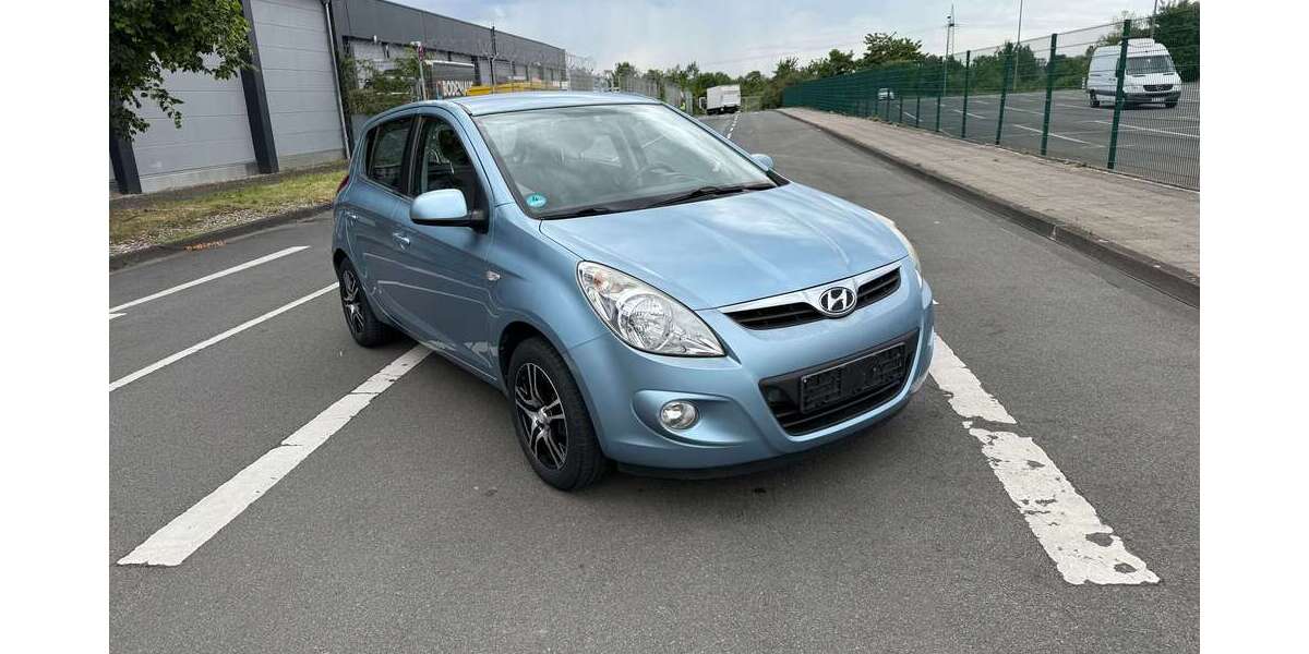 Hyundai i20 118.900 km 3.750 &euro; Köln-Poll (ARAL Tankstelle ) 51105
