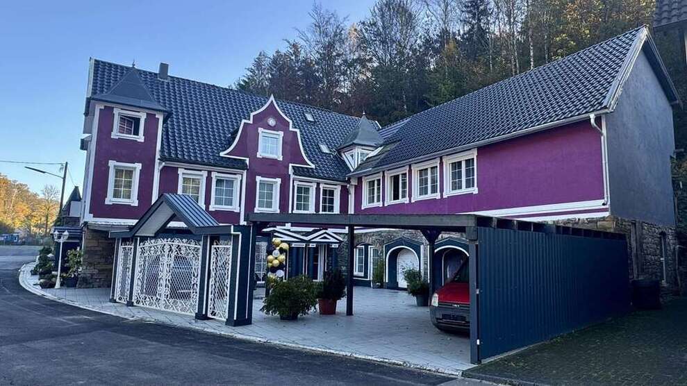 Haus zum Kaufen in Engelskirchen 840.000 € 335 m²