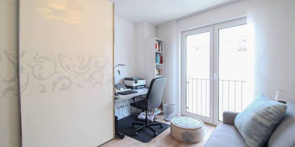 Elegantes Zuhause in Düsseldorf-Bilk mit 5 Tiefgaragenstellplätzen, und grünem Blick in den Park 4 zimmer