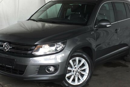 VW Tiguan WM26:LIFE NAVI AHK PARKPILOT SHZ BLUETOOTH 124.710 km 11.904 &euro; Köln 50858