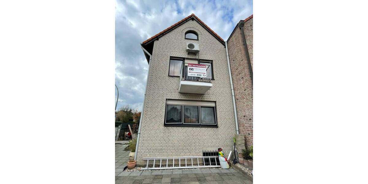 ***Schönes und geräumiges Einfamilienhaus*** 6 zimmer