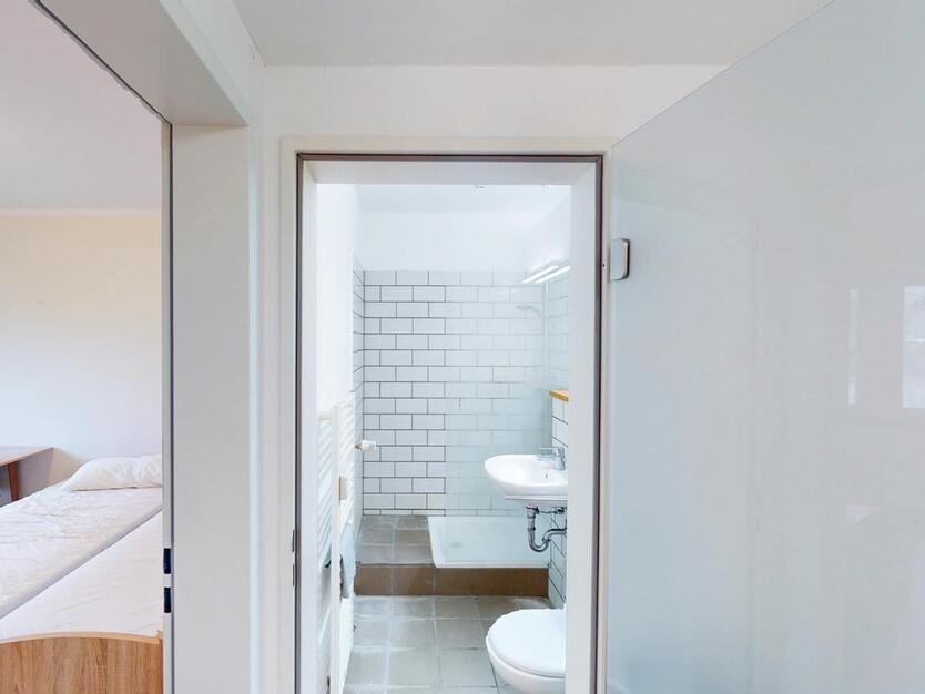 Möbliertes WG-Zimmer in zentraler Lage für Studenten und Azubis *Frauen-WG* zimmer