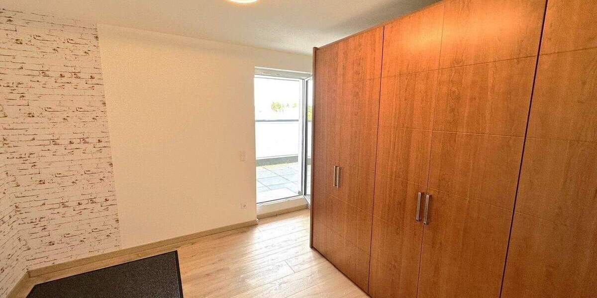 Top moderne 3 Zimmer DG-Wohnung mit 2 Dachterrassen, Aufzug & Einzelgarage! 3 zimmer