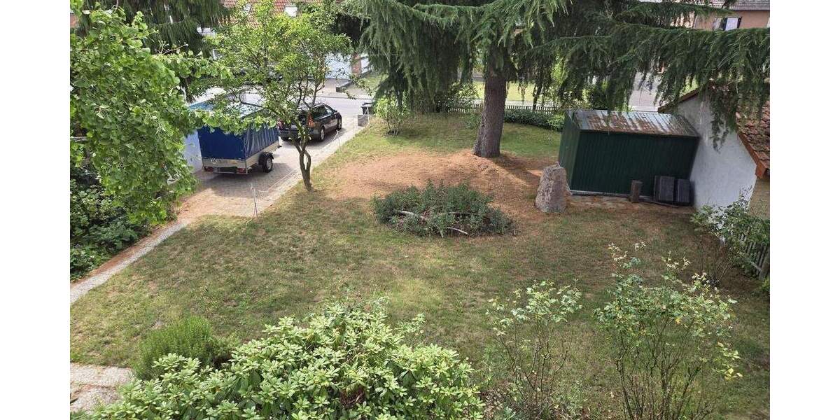 Wohn-Geschäftshaus bietet viele Gestaltungsmöglichkeiten! z.B. Praxis,- Büro,-Wohnräume; aufstockbar 8 zimmer